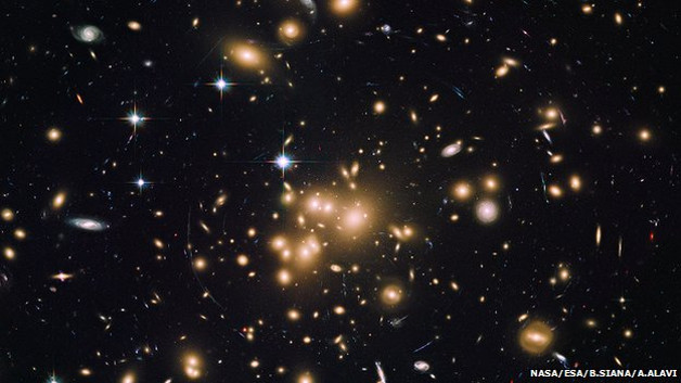 Fotografia del cluster Abell 2477 (NASA/ESA/HFF)