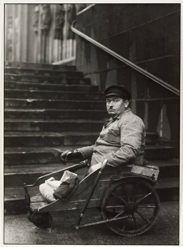 Disabled ex-serviceman c. 1928 August Sander 1876-1964 ARTIST ROOMS  Tate and National Galleries of Scotland. Lent by Anthony d'Offay 2010 http://www.tate.org.uk/art/work/AL00130