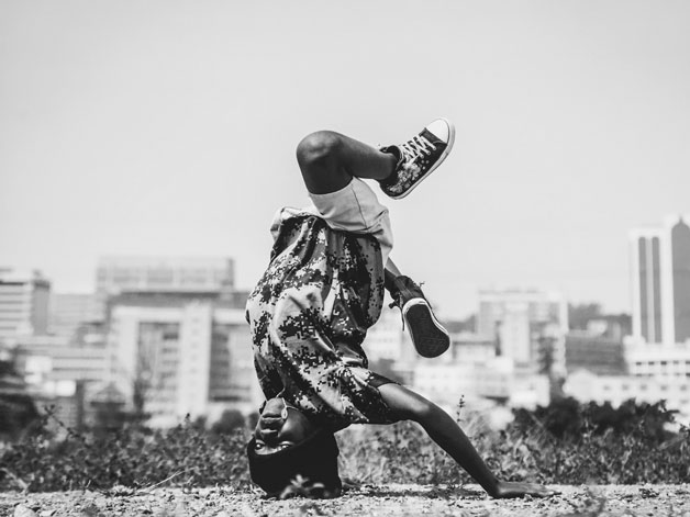 Hip Hop e  Breakdance, ritratto di una generazione nei meravigliosi scatti di Kibuuka Mukisa Oscar 