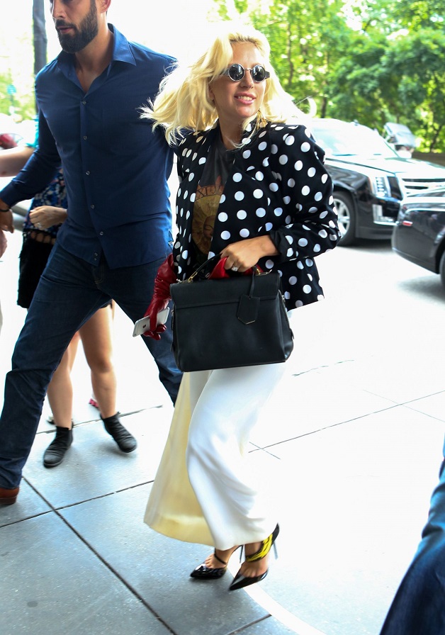 Lady Gaga indossa la Warhol pumps del brand Giannico