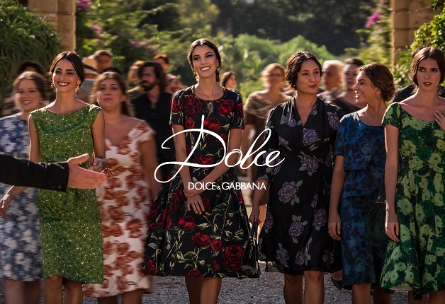 La modella Kate King in abito Dolce & Gabbana