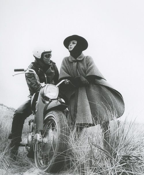 Cappa Bonnie Cashin, foto di Francesco Scavullo, 1966