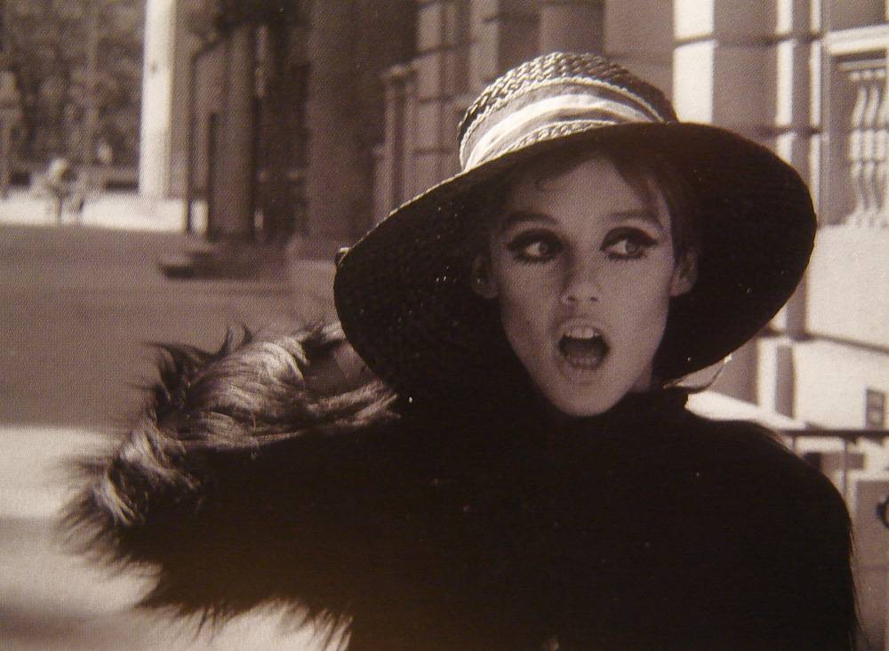 Edie Sedgwick nel film postumo Ciao! Manhattan, diretto da John Palmer e David Weisman, 1972 