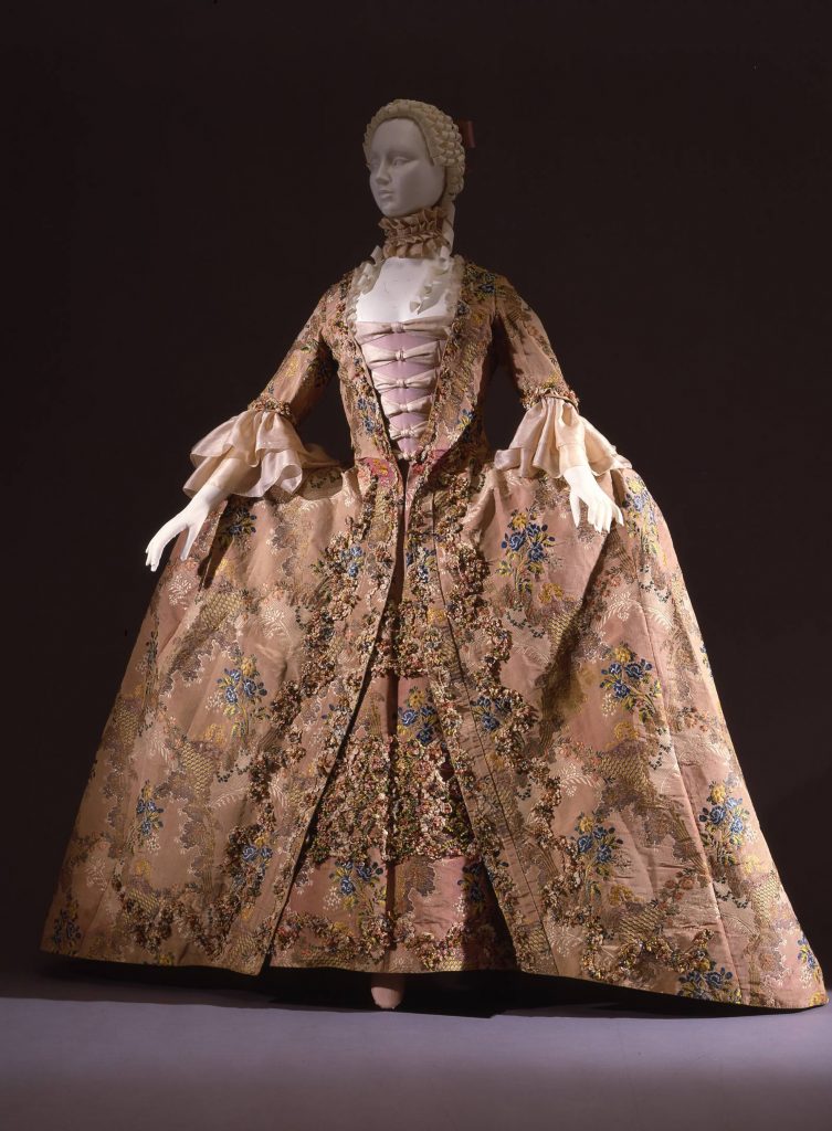 Robe à la française- Italia 1750-1770 – gros de Tours di seta, broccato in seta e oro filato.