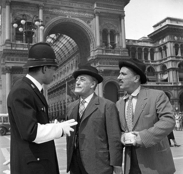 Totò e Peppino De Filippo durante le riprese di Totò, Peppino e la… malafemmina, 1956; ©REPORTERS ASSOCIATI & ARCHIVI